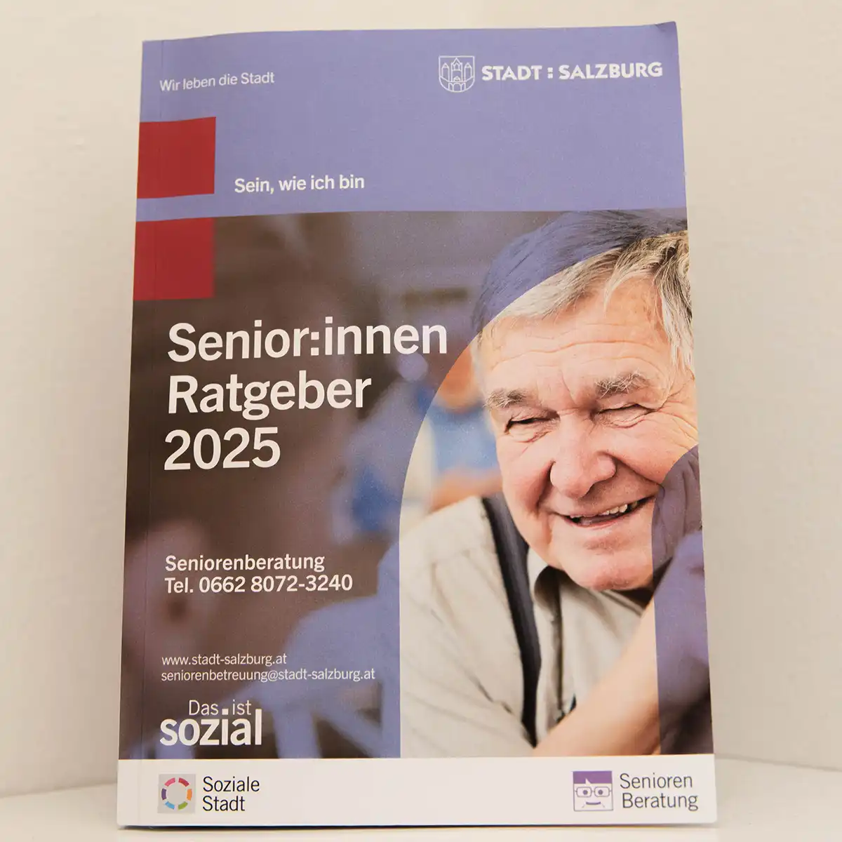 Ein Bild von der Senioren Ratgeber Broschüre 2025